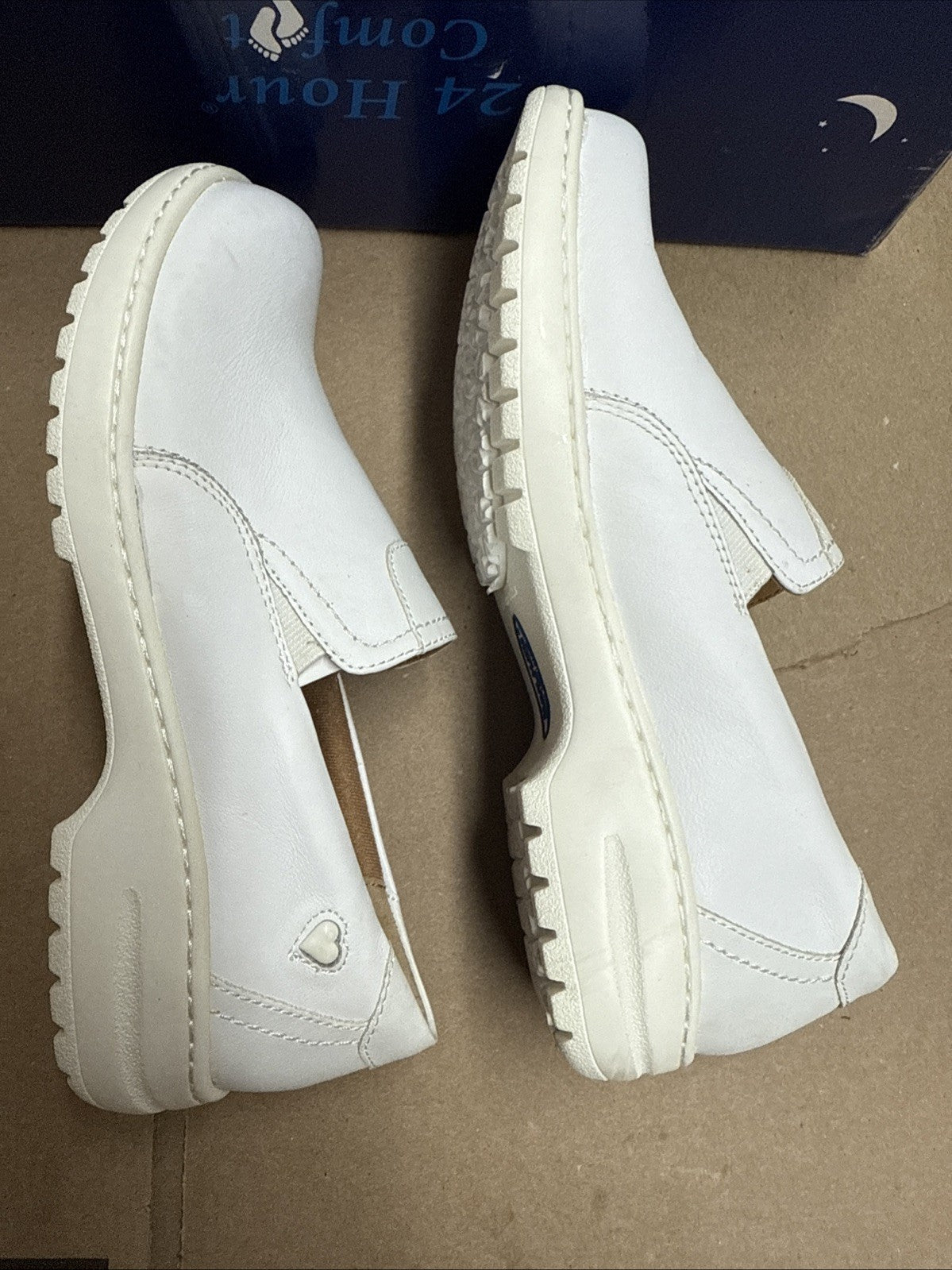 Nurse Mates Women's Slip-On Meredith Slip-Resistant Leather White Size 5.5M