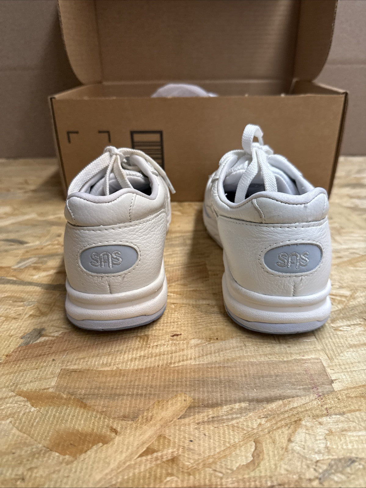 SAS Tour Size 6 M Women Athletic White Blue Leather Sneakers