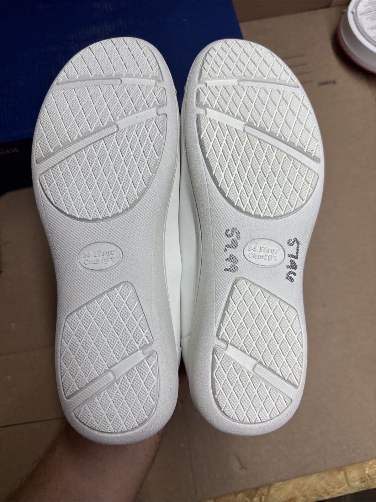 24 HOUR COMFORT Lila Women's 7.5 Wide Width Leather Slip-On Loafers Nurse