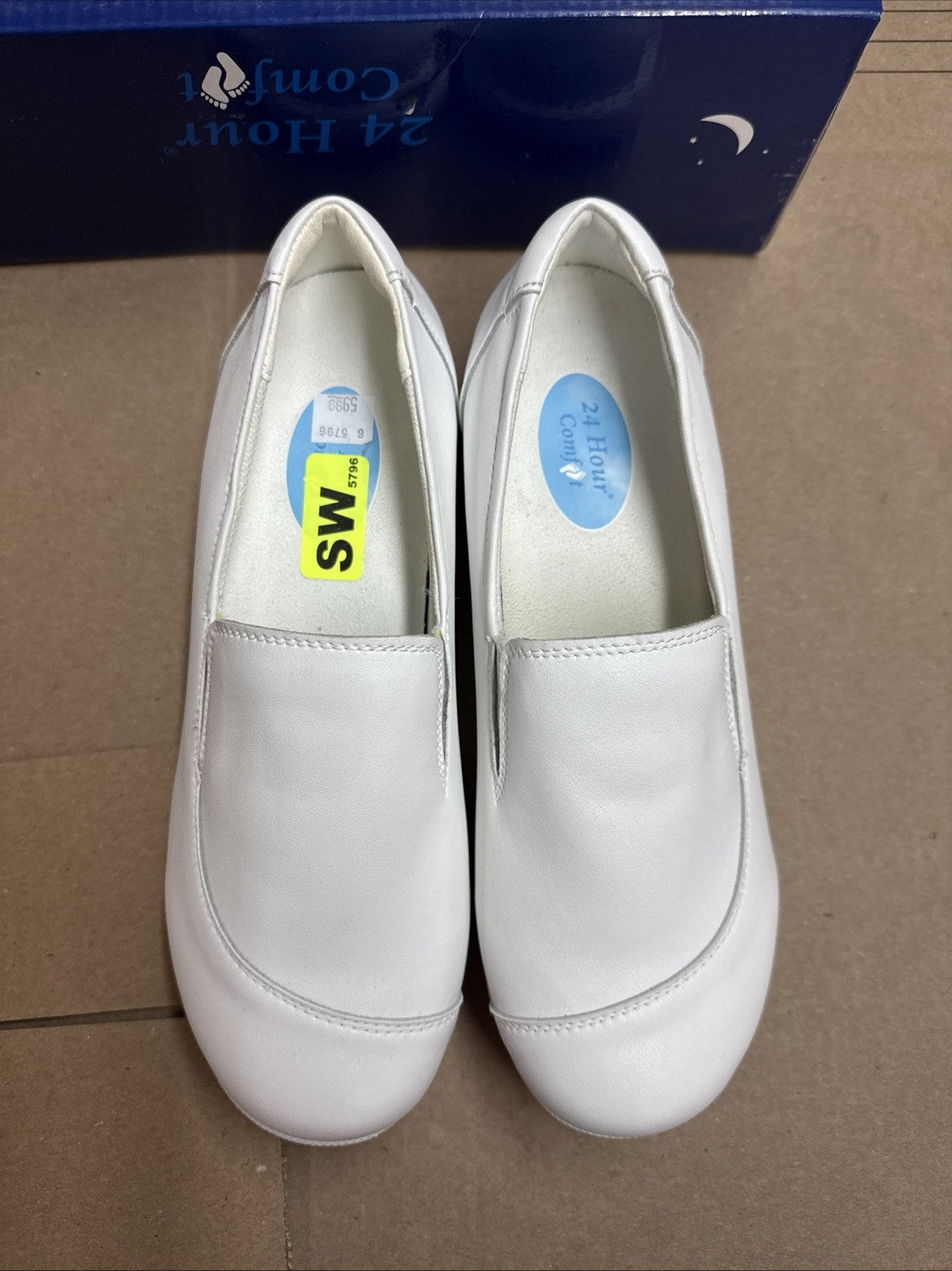 24 HOUR COMFORT Lila Women's 7 Wide Width Leather Slip-On Loafers Nurse