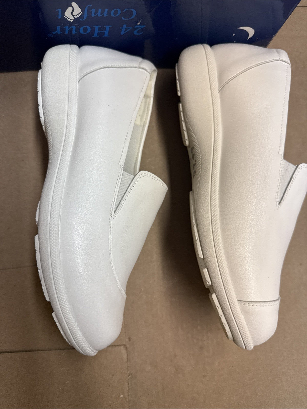 24 HOUR COMFORT Lila Women's 7.5 Wide Width Leather Slip-On Loafers Nurse