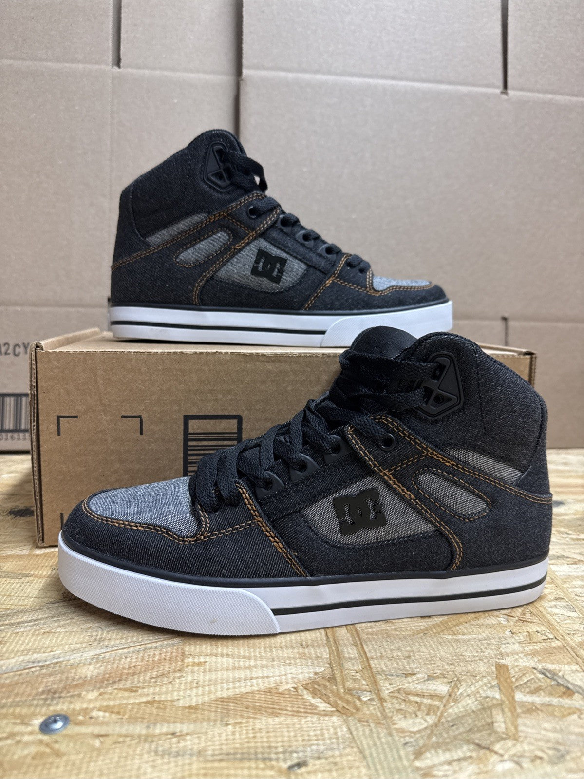 DC Pure High Top WC Shoes / sneakers 400043-1AB Size 8 NEW