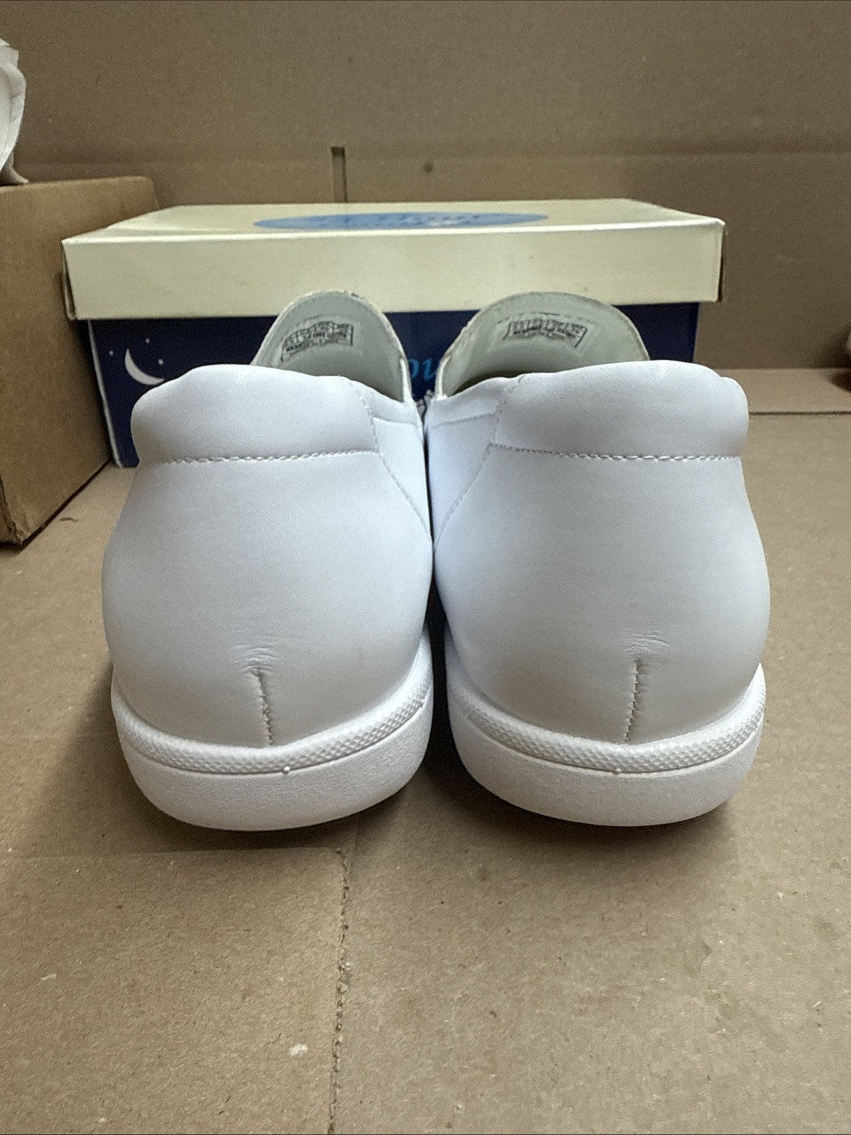 24 HOUR COMFORT Lila Women's 9.5 Wide Width Leather Slip-On Loafers Nurse