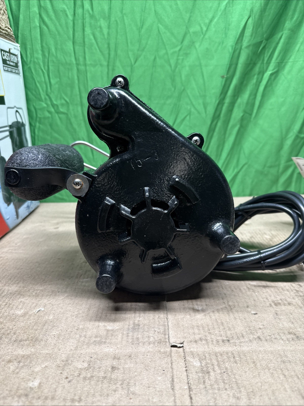 Everbilt 3/4HP Cast-Iron Pro-Grade Submersible Sump Pump 1004 120 345 HDS75