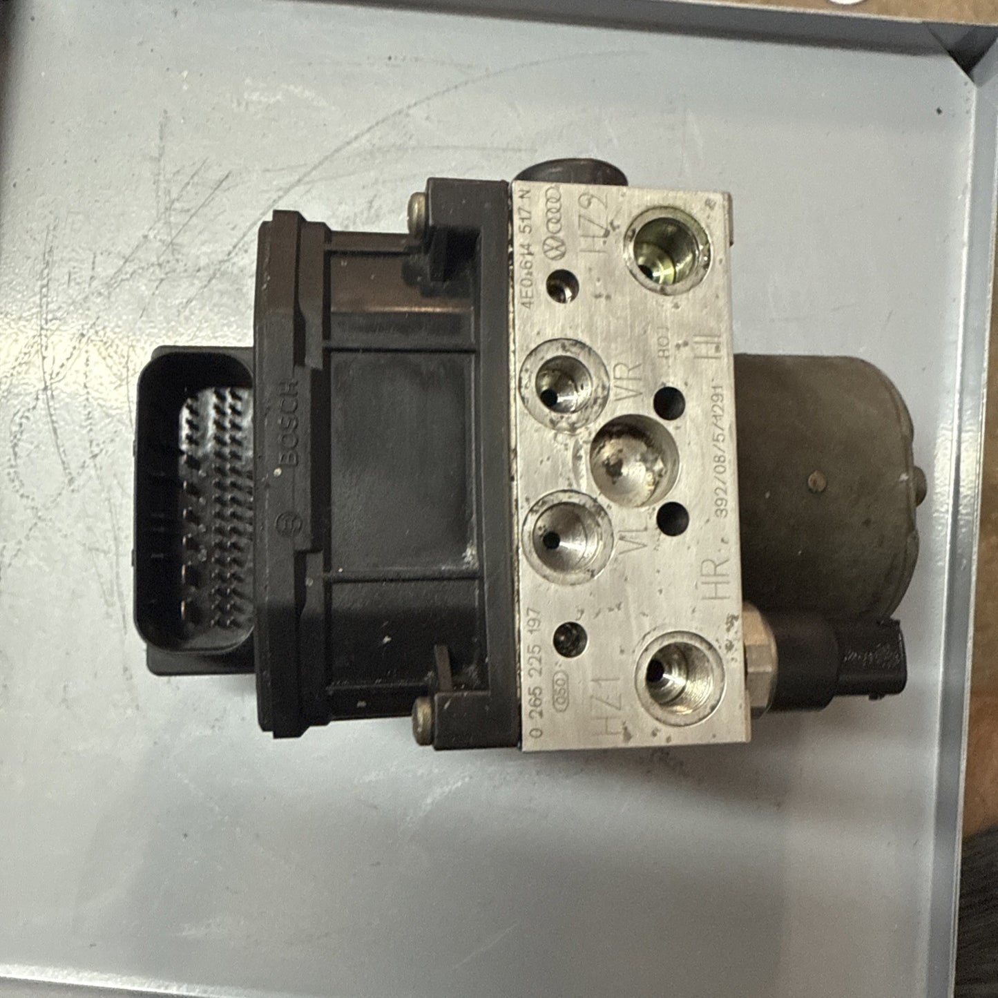 04-08 Audi A8 Quattro Anti Lock ABS Brake Pump 4E0 614 517 N