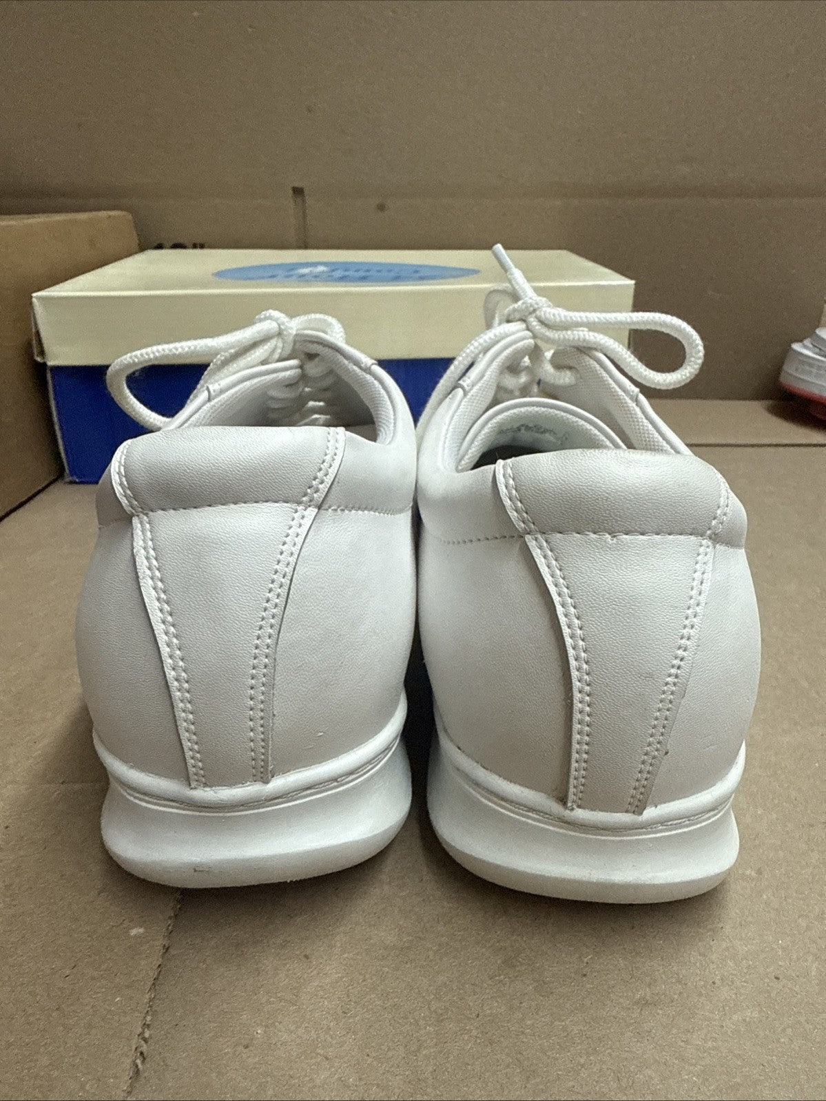 24 HOUR COMFORT Alana Women's Wide Width Lace Up Shoes 10.5 Nurse