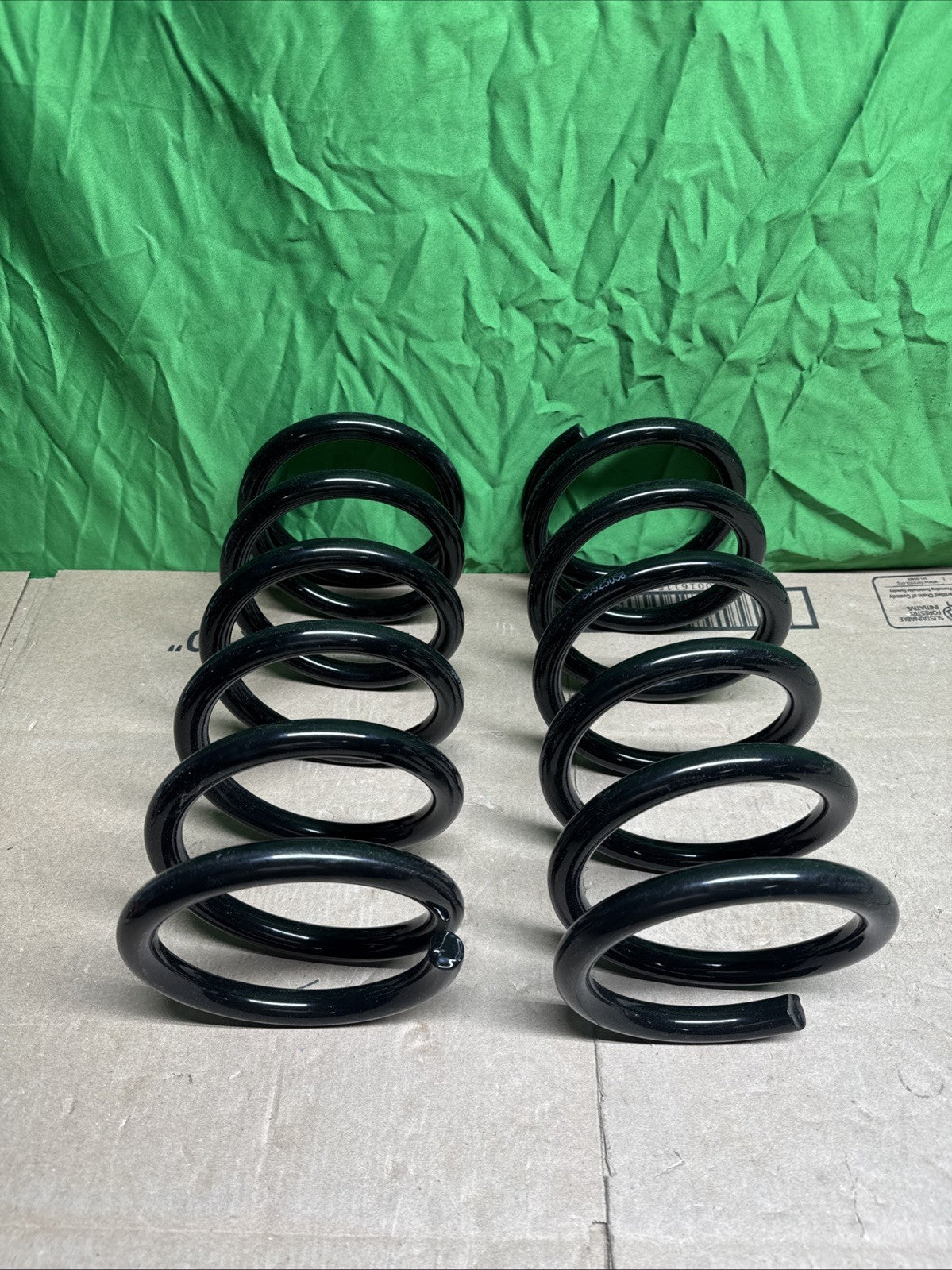 Rear Constant Rate 350 Coil Spring Set Moog For Toyota Sienna FWD 2004-2010