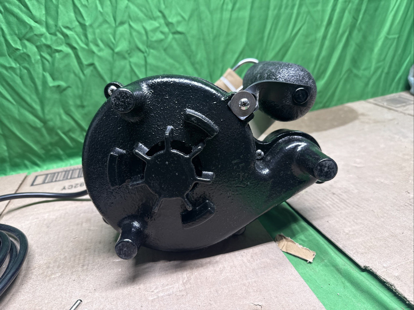 Everbilt 3/4HP Cast-Iron Pro-Grade Submersible Sump Pump 1004 120 345 HDS75 NOB