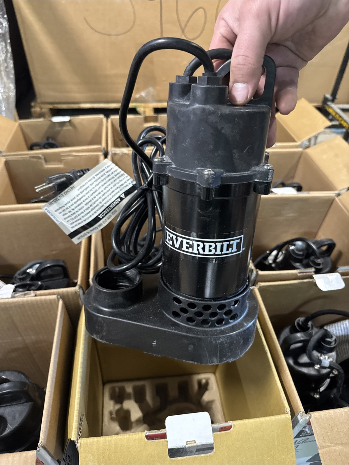 Everbilt 1/2 HP Corrosion Resistant Aluminum Sump Pump w/ Teather Float Switch.