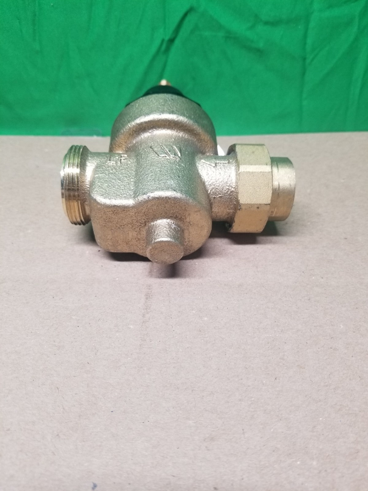 Watts 3/4” In-Line Water Pressure Reducing Valve (Female, Brass, Lead Free) NOB