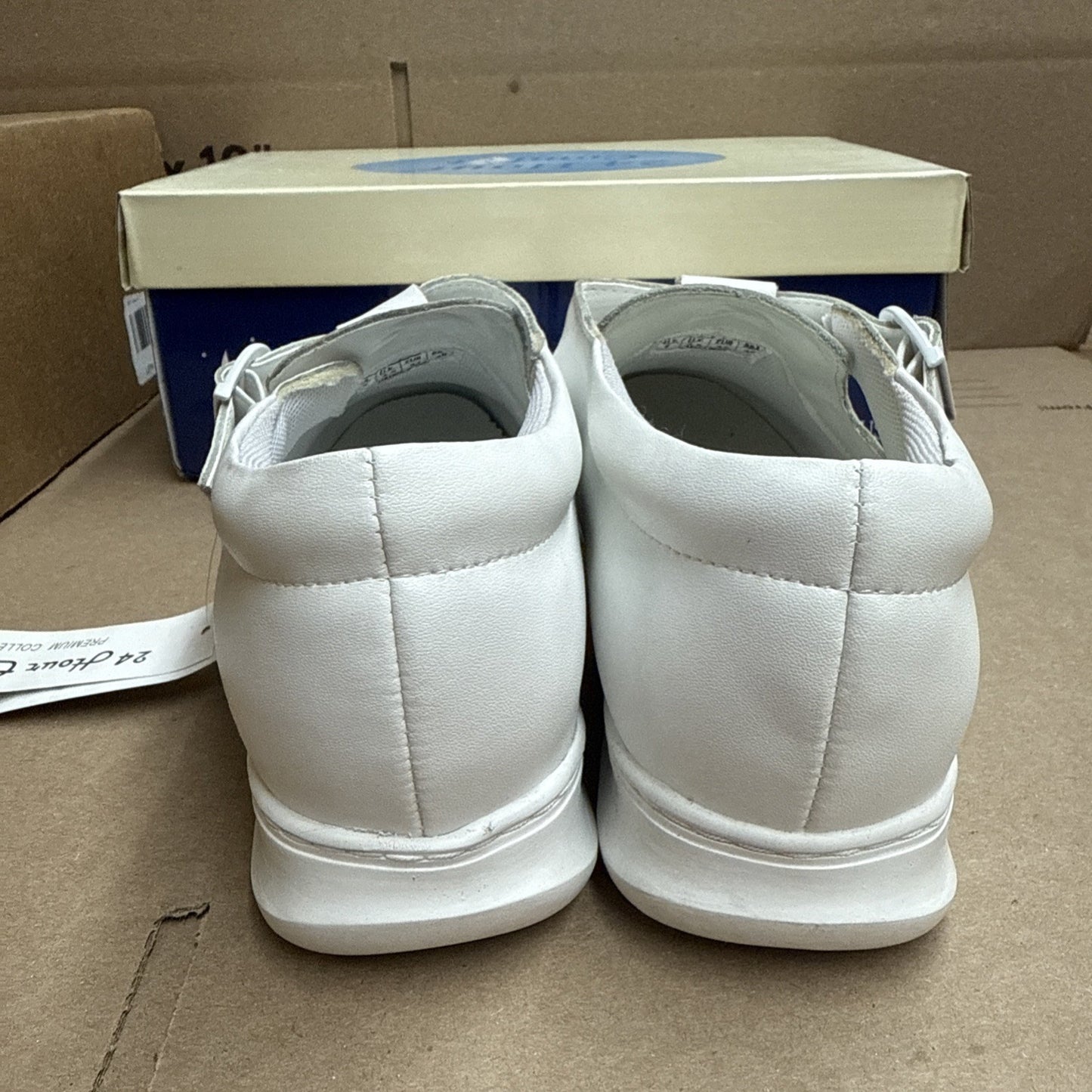 24 HOUR COMFORT Willa Women's Wide Width Leather Shoes size 7 nurse