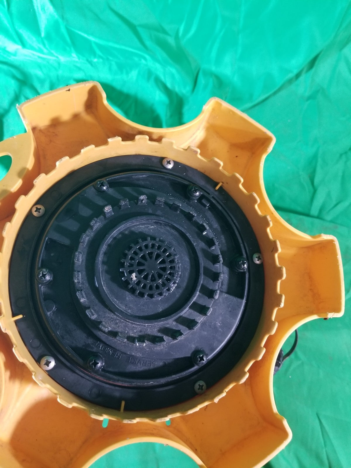 Wayne 1/6 HP WaterBUG Submersible Utility Pump with Multi-Flo Technology USED