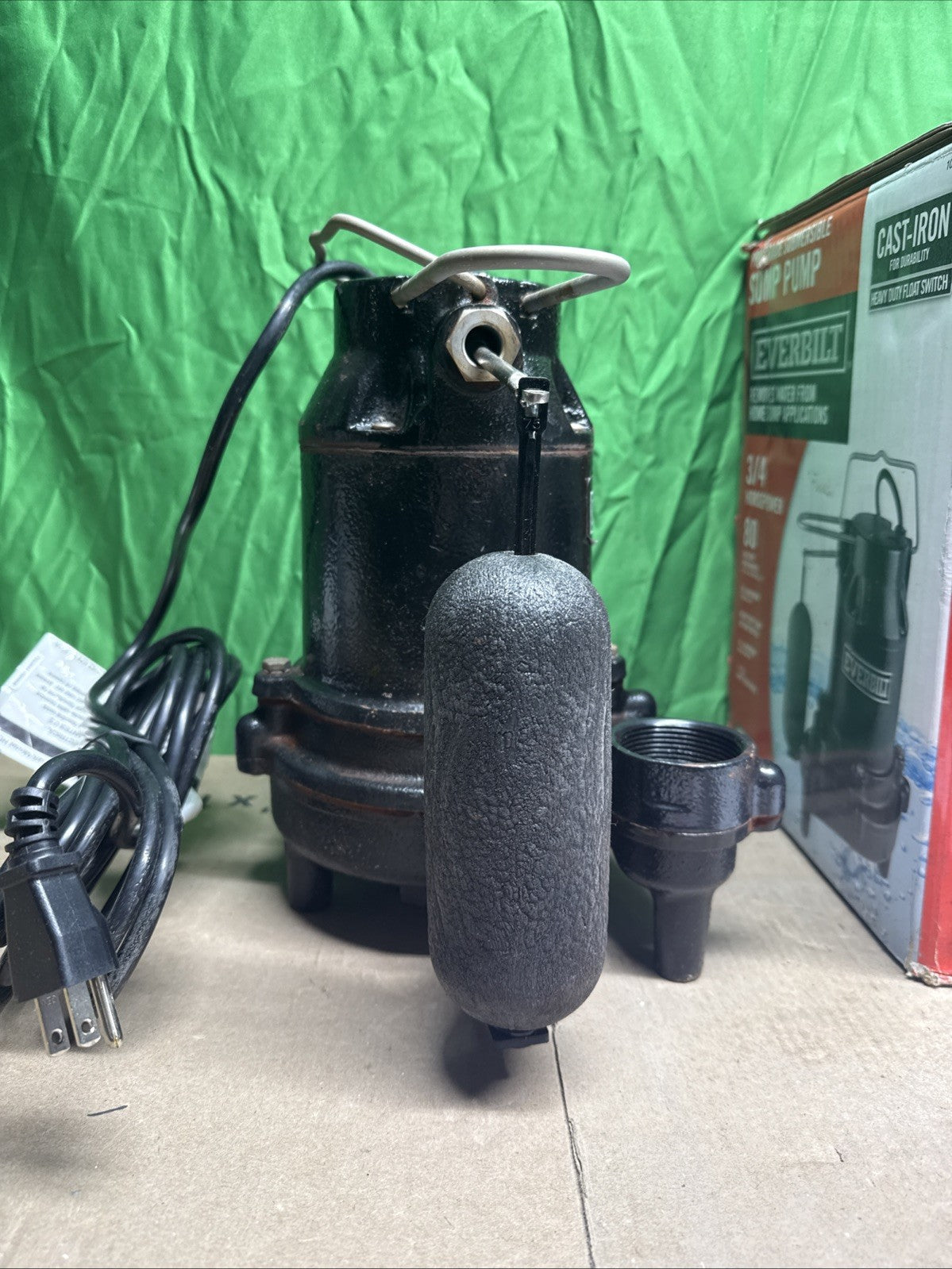 Everbilt 3/4HP Cast-Iron Pro-Grade Submersible Sump Pump 1004 120 345 HDS75 USED