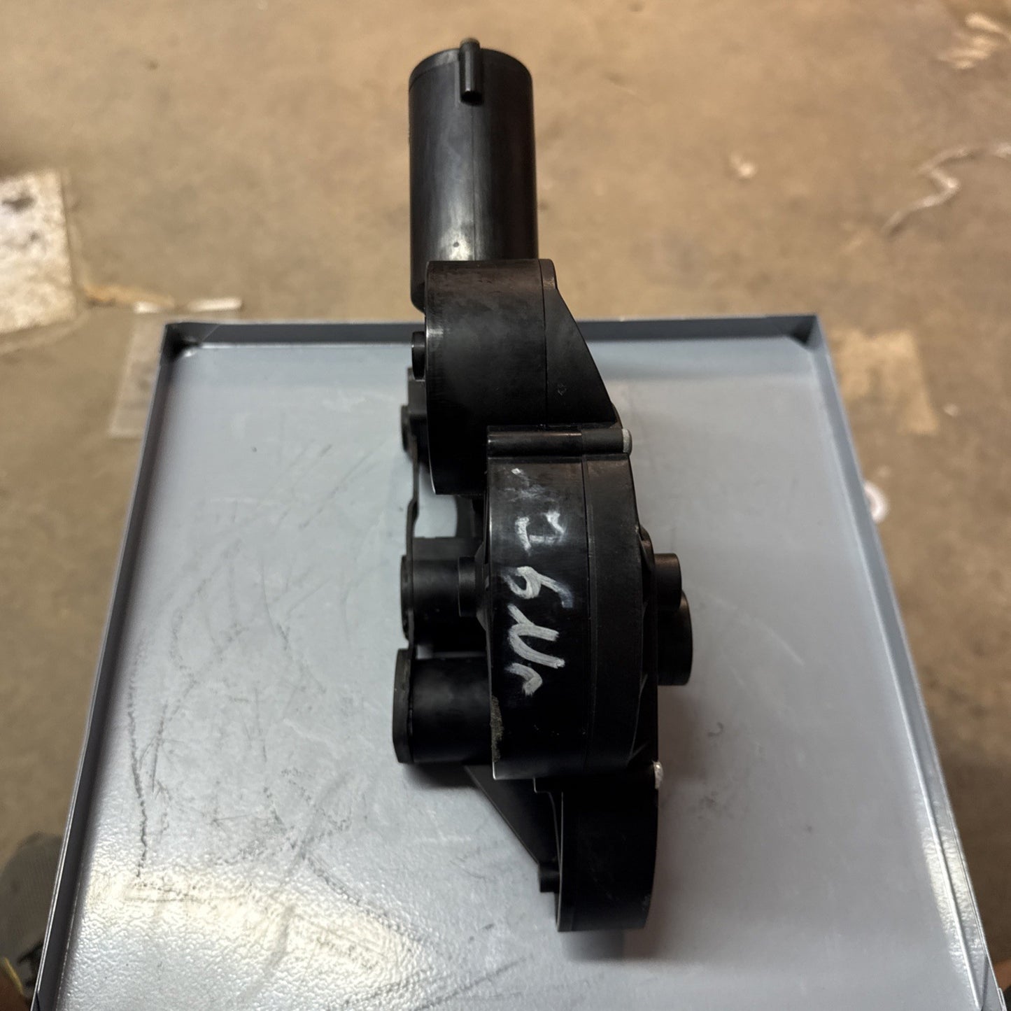 2004-2010 AUDI A8 S8 D3 Trunk Lid Motor Actuator Pull Down 4E0827852G OEM