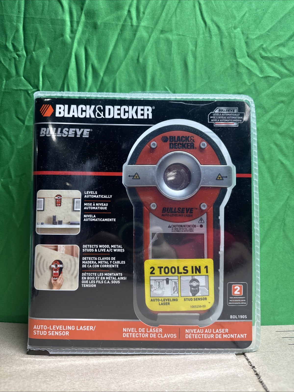 Black&Decker BullsEye BDL 190S Auto Leveling Laser with Stud Sensor - Unused