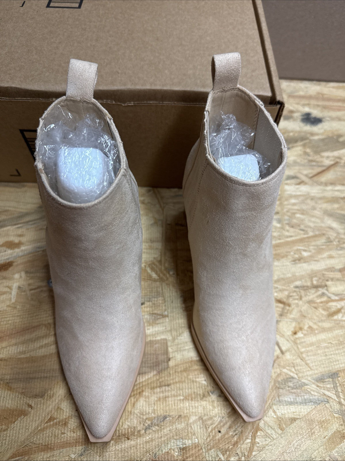 Women’s Size 5 slip on ankle stacked mid block heel shoes Faux leather Boots