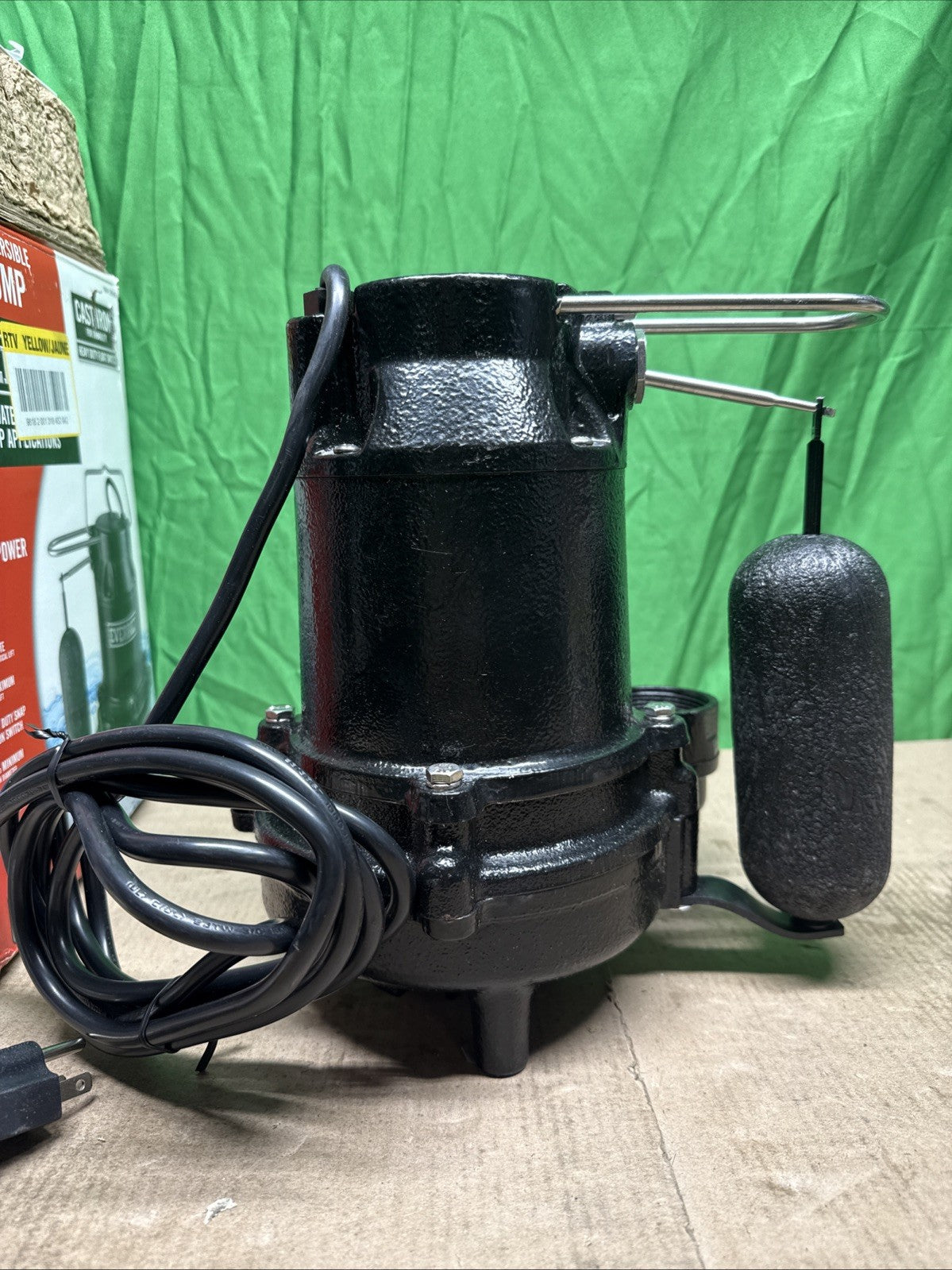Everbilt 3/4HP Cast-Iron Pro-Grade Submersible Sump Pump 1004 120 345 HDS75