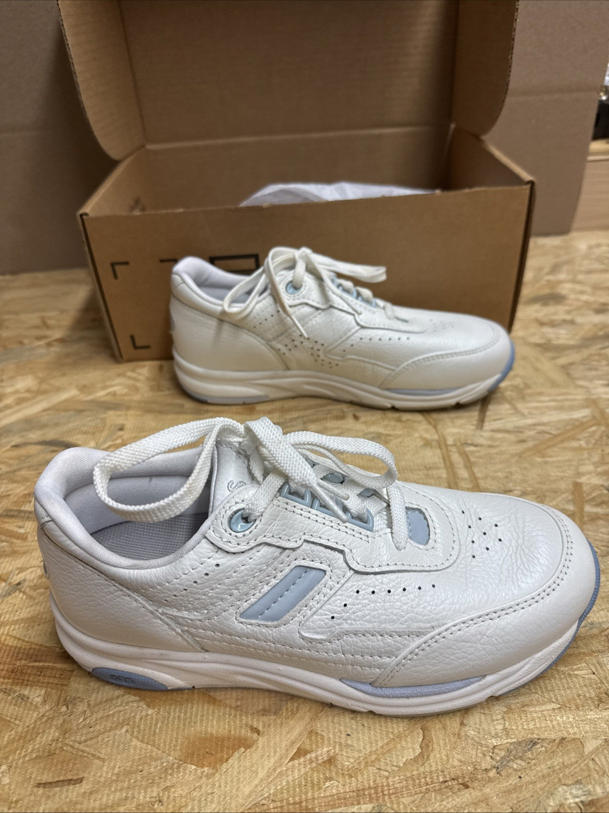 SAS Tour Size 6 M Women Athletic White Blue Leather Sneakers