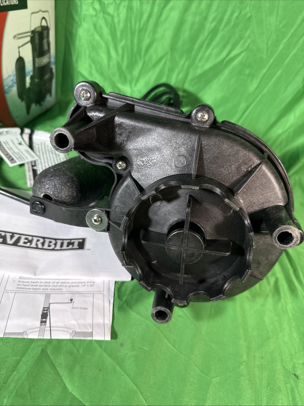 Everbilt 1/3 HP Cast Iron Submersible Sump Pump NEW open Box