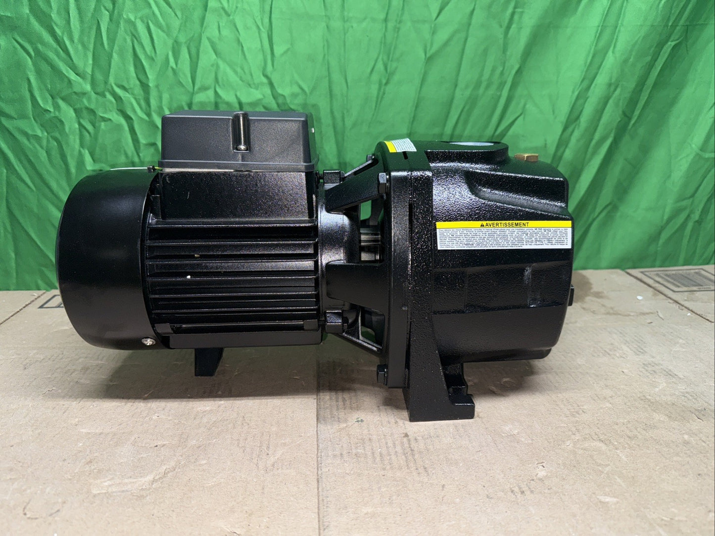 LEO3/4 HP 115/230-Volt Cast Iron Convertible Jet Pump NEW Open Box