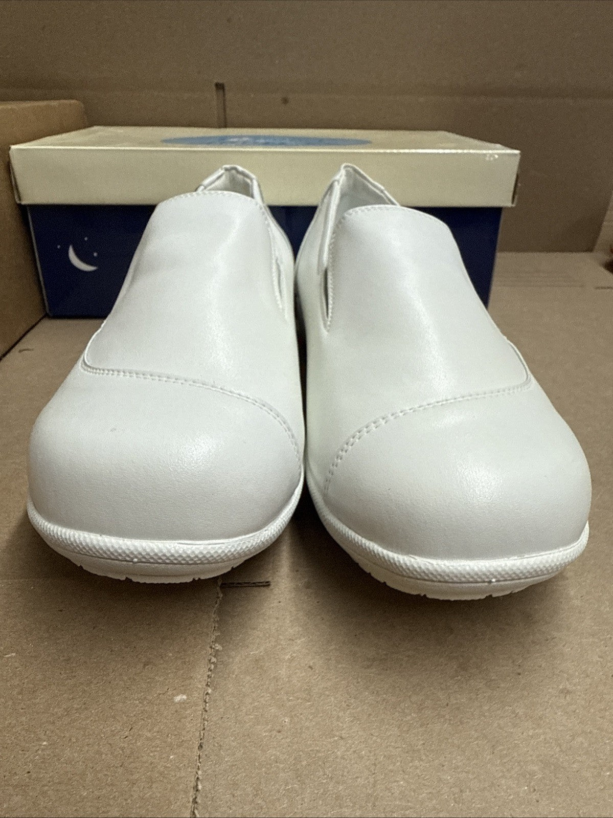 24 HOUR COMFORT Lila Women's 10.5 Wide Width Leather Slip-On Loafers Nurse