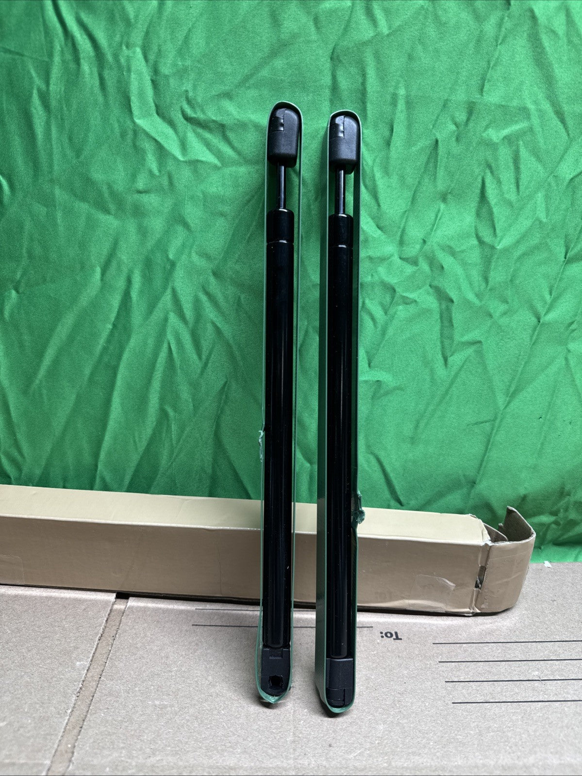 2x Rear Window Glass Lift Supports Shocks for Chevy Tahoe GMC Yukon 00-06