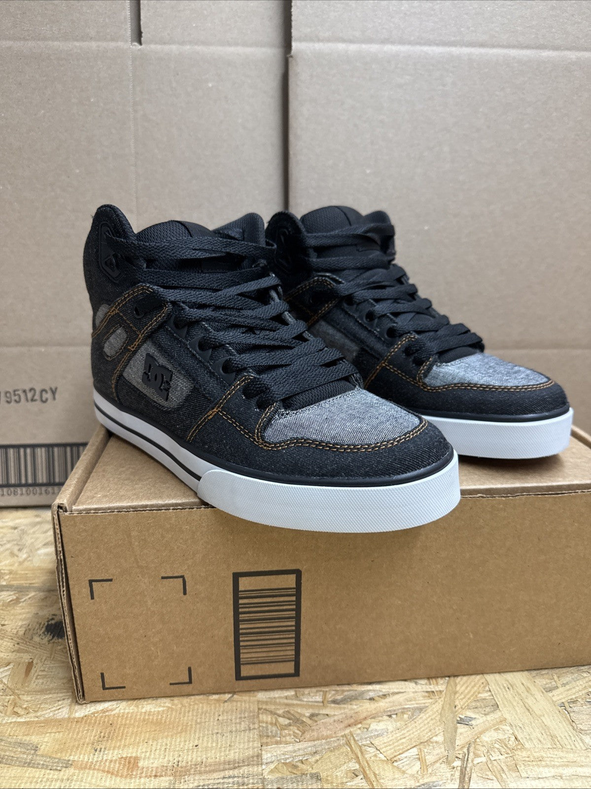 DC Pure High Top WC Shoes / sneakers 400043-1AB Size 8 NEW