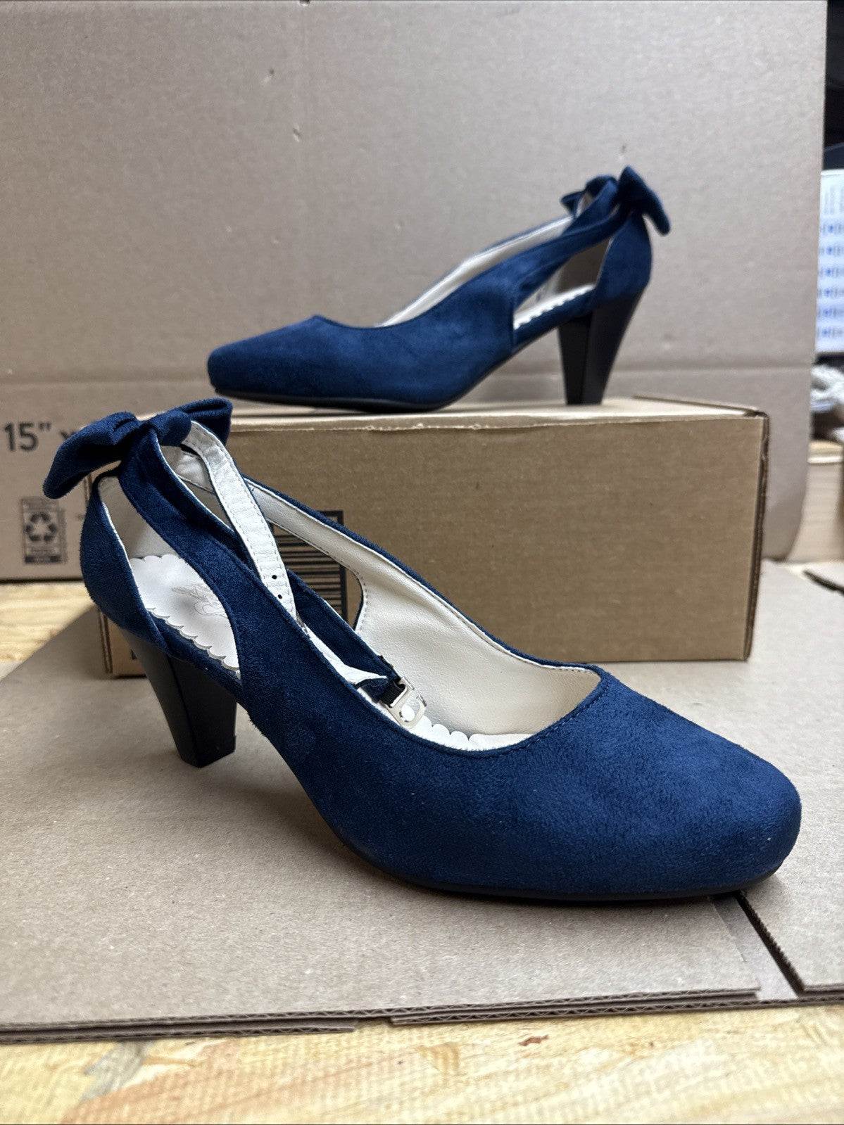Women’s 10.5 Mary Jane Heel Bow Round Toe Suede Pumps Navy Blue