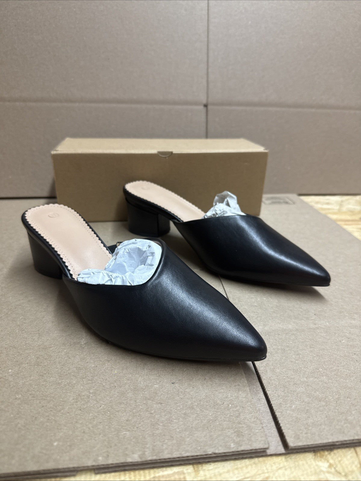 Women’s 8 pointed toe V cut mules chunky black heels slip on clogs office slide