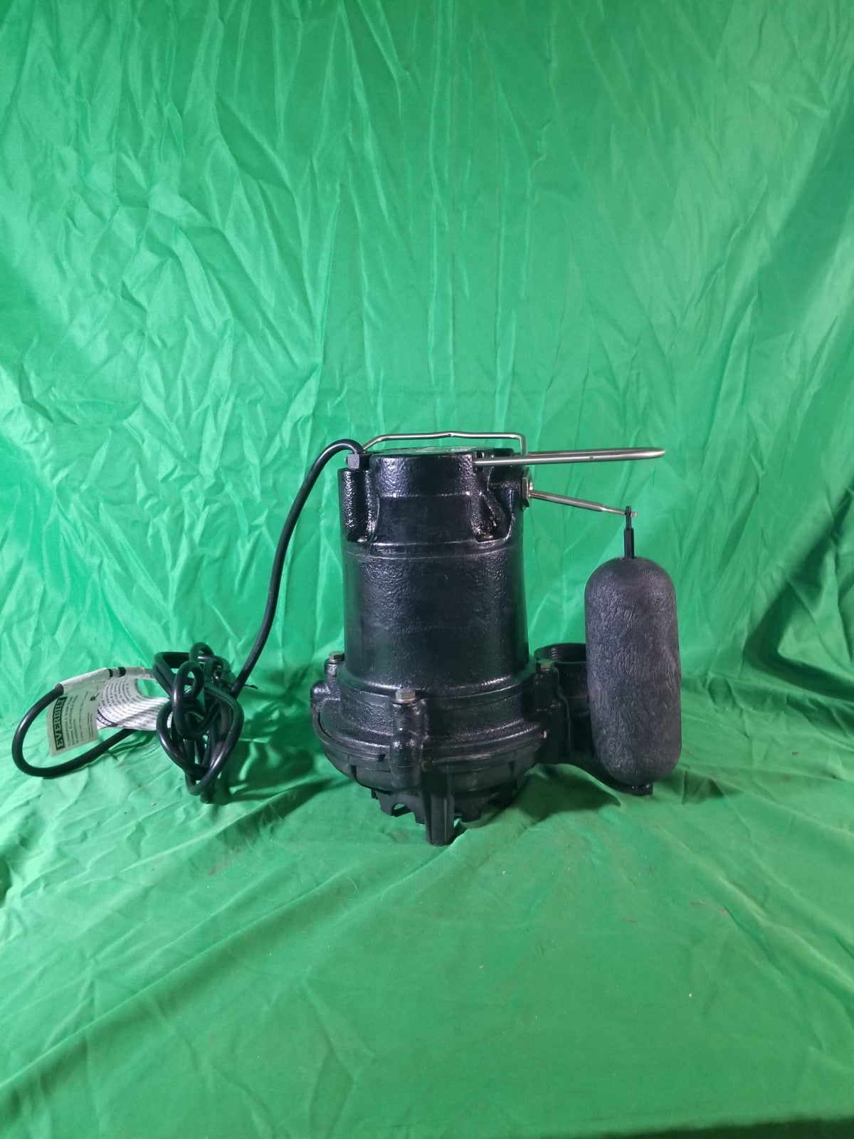 Everbilt 1/3 HP Cast Iron Submersible Sump Pump Excellent Condition