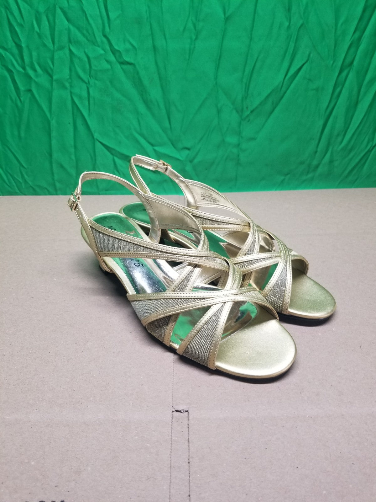 Easy Street Women's Gold Tristen Dress Sandals Shoe Size 9W