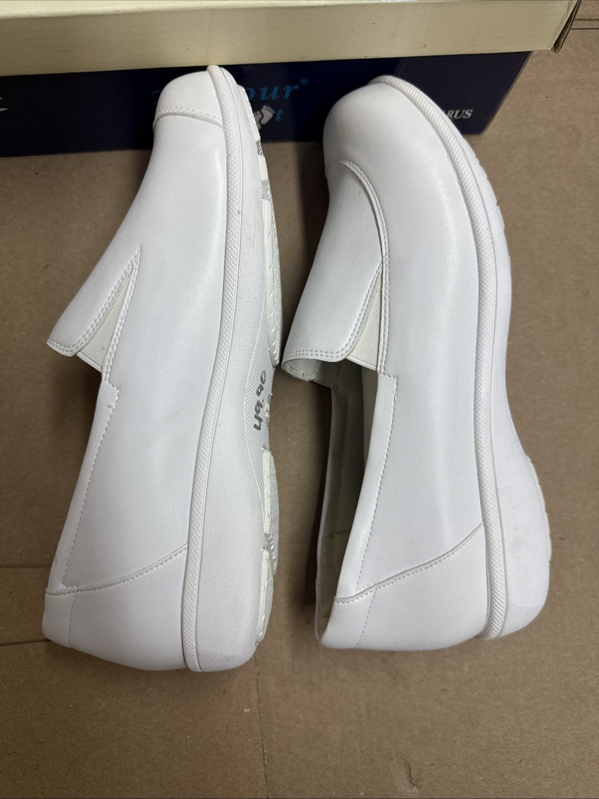 24 HOUR COMFORT Lila Women's 9.5 Wide Width Leather Slip-On Loafers Nurse