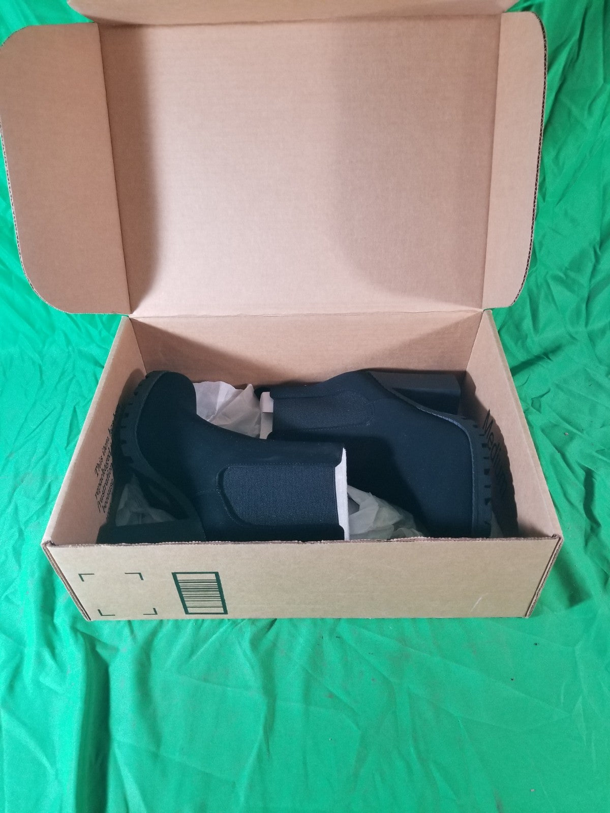 Soda Glove - Ankle Boot w/Lug Sole Elastic Gore and Chunky Heel Black Size 11