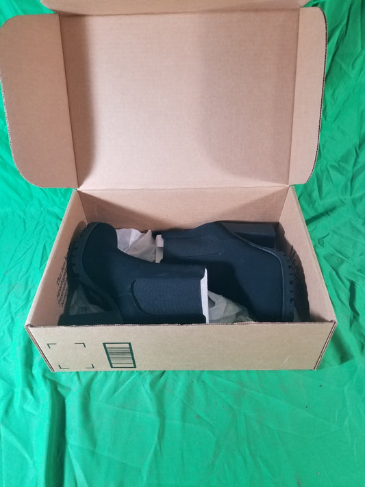 Soda Glove - Ankle Boot w/Lug Sole Elastic Gore and Chunky Heel Black Size 11