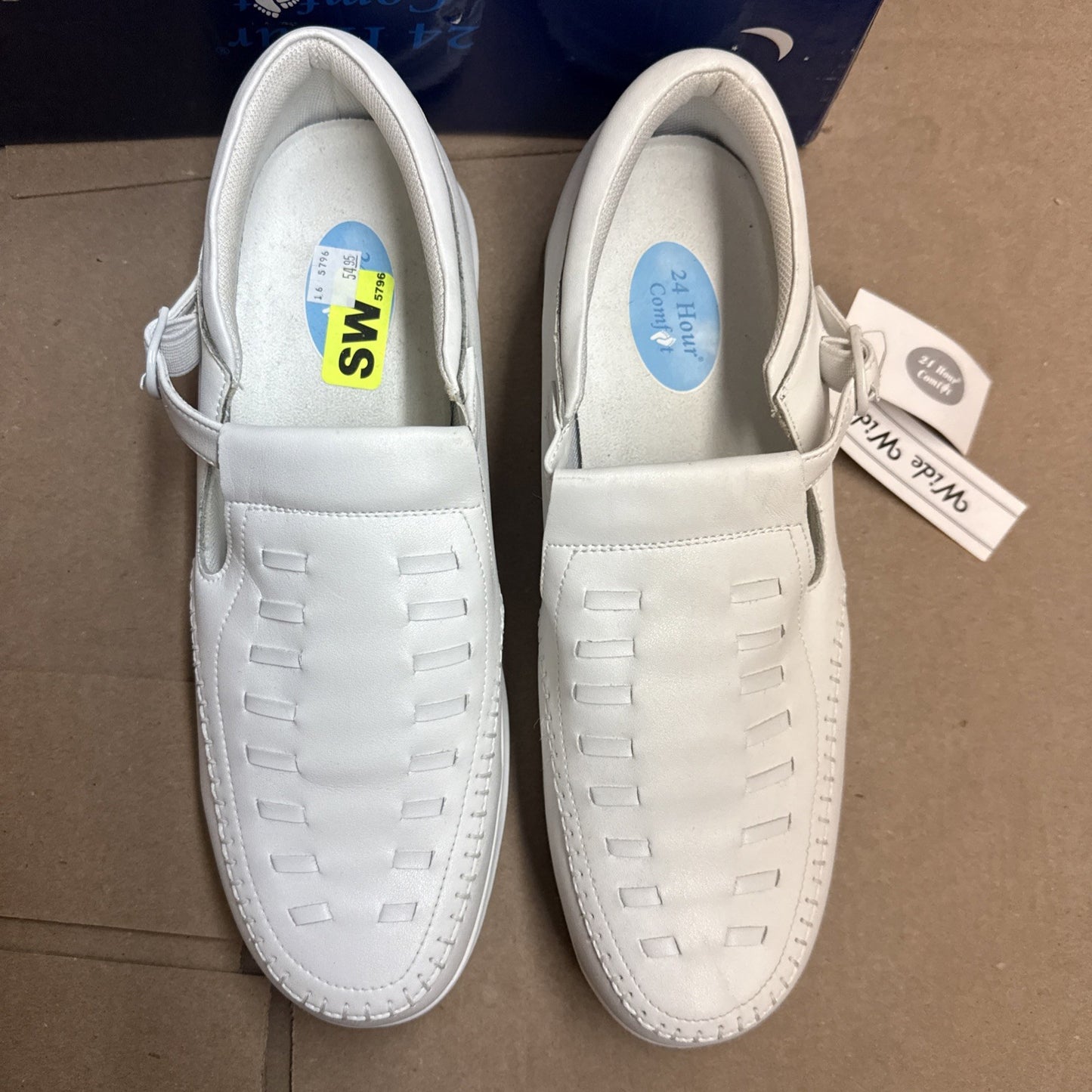 24 HOUR COMFORT Chloe Women's 10.5 WideWidth Moccasin Design Leather Shoes Nurse