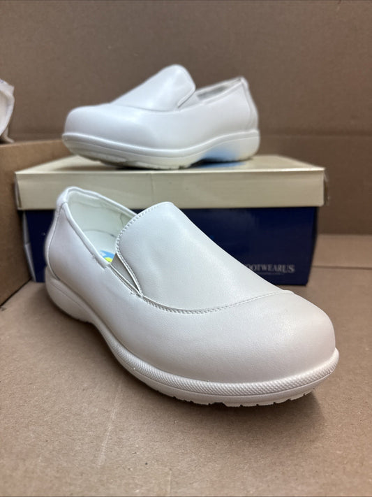 24 HOUR COMFORT Lila Women's 6.5 Wide Width Leather Slip-On Loafers Nurse