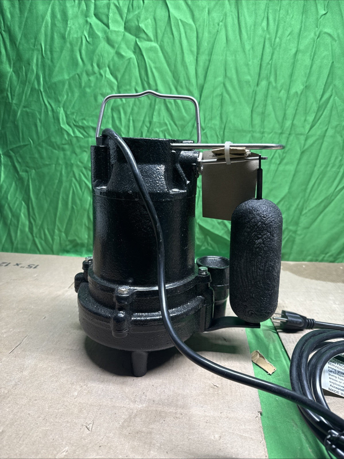 Everbilt 3/4HP Cast-Iron Pro-Grade Submersible Sump Pump 1004 120 345 HDS75 NOB