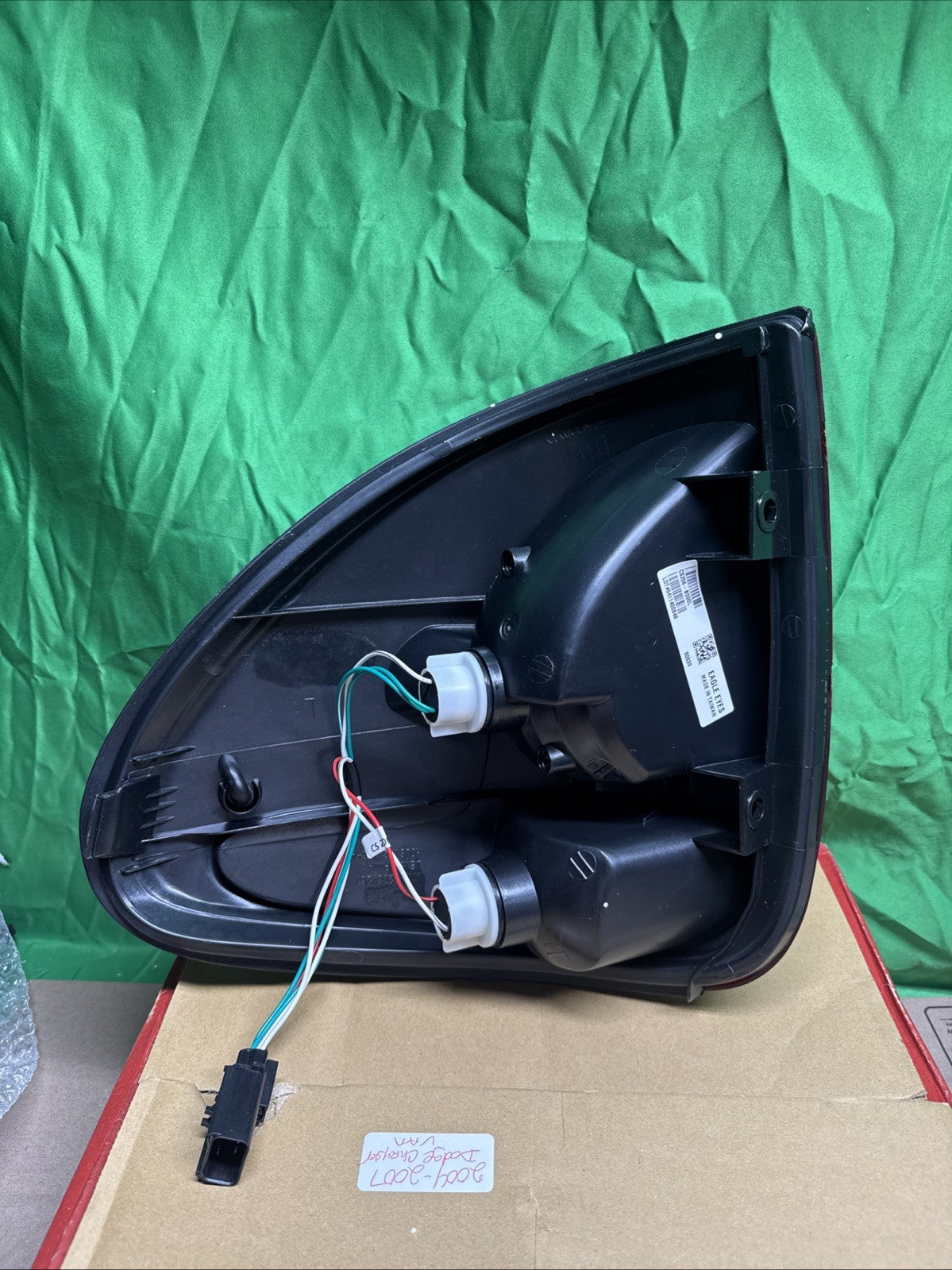 FITS 2004-2007 DODGE-CHRYSLER VANS DRIVER LEFT REAR TAIL LIGHT ASSEMBLY