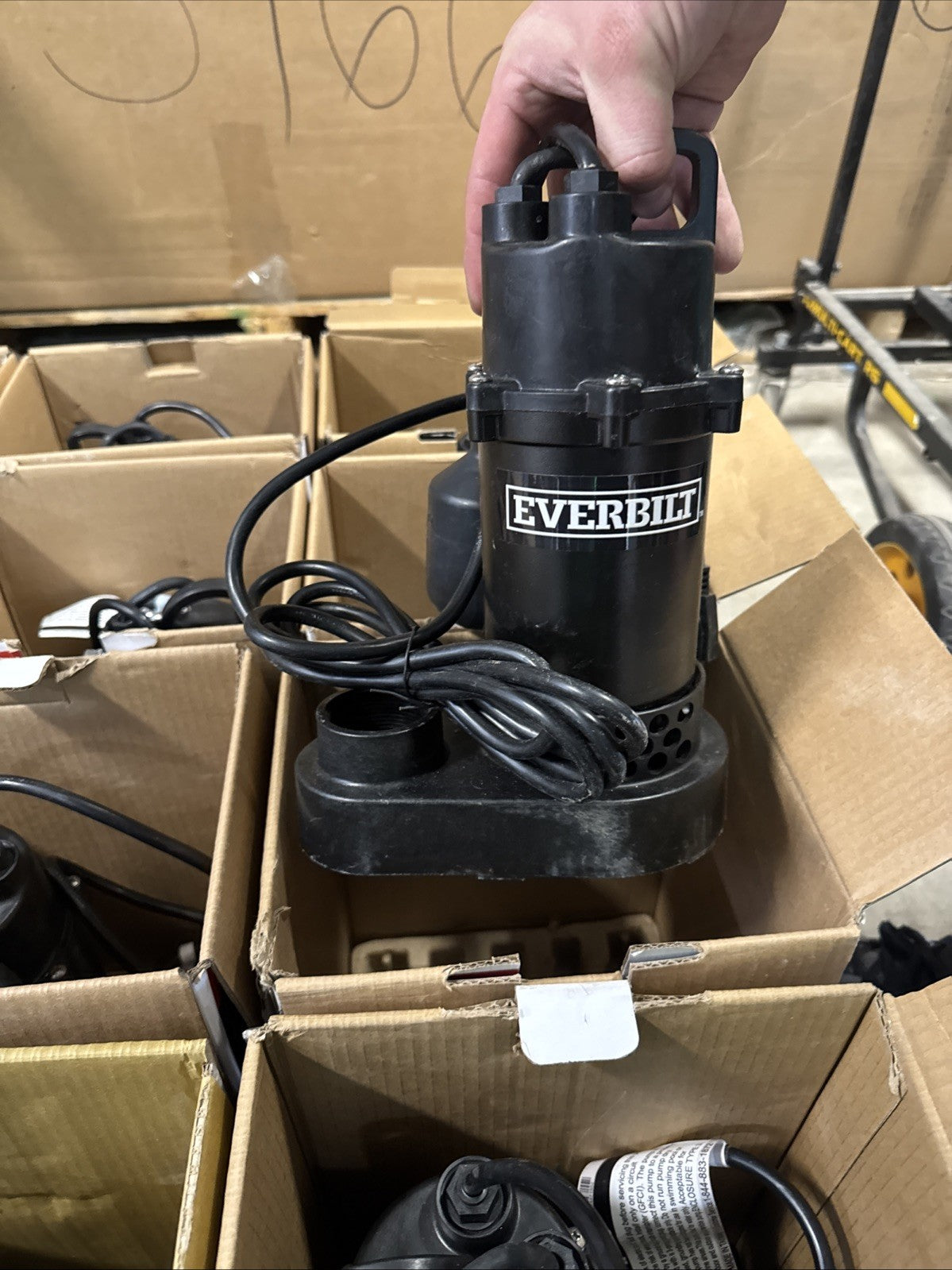 Everbilt 1/2 HP Corrosion Resistant Aluminum Sump Pump w/ Teather Float Switch.