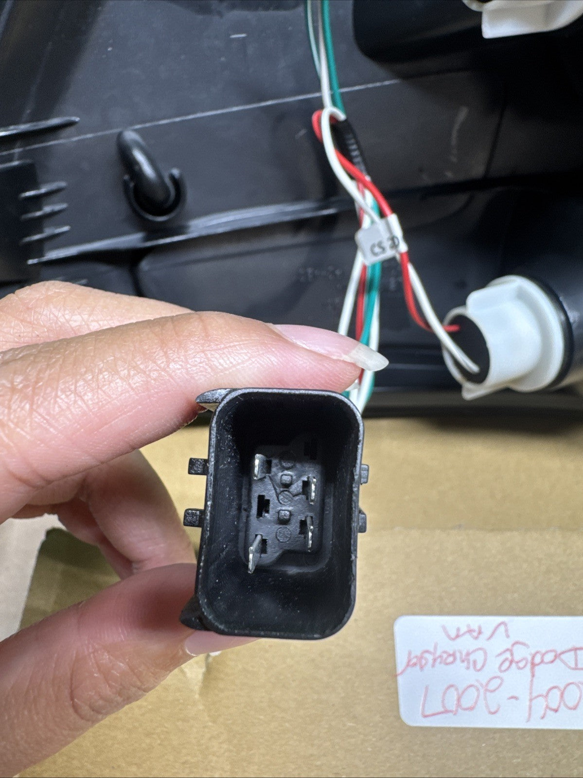 FITS 2004-2007 DODGE-CHRYSLER VANS DRIVER LEFT REAR TAIL LIGHT ASSEMBLY