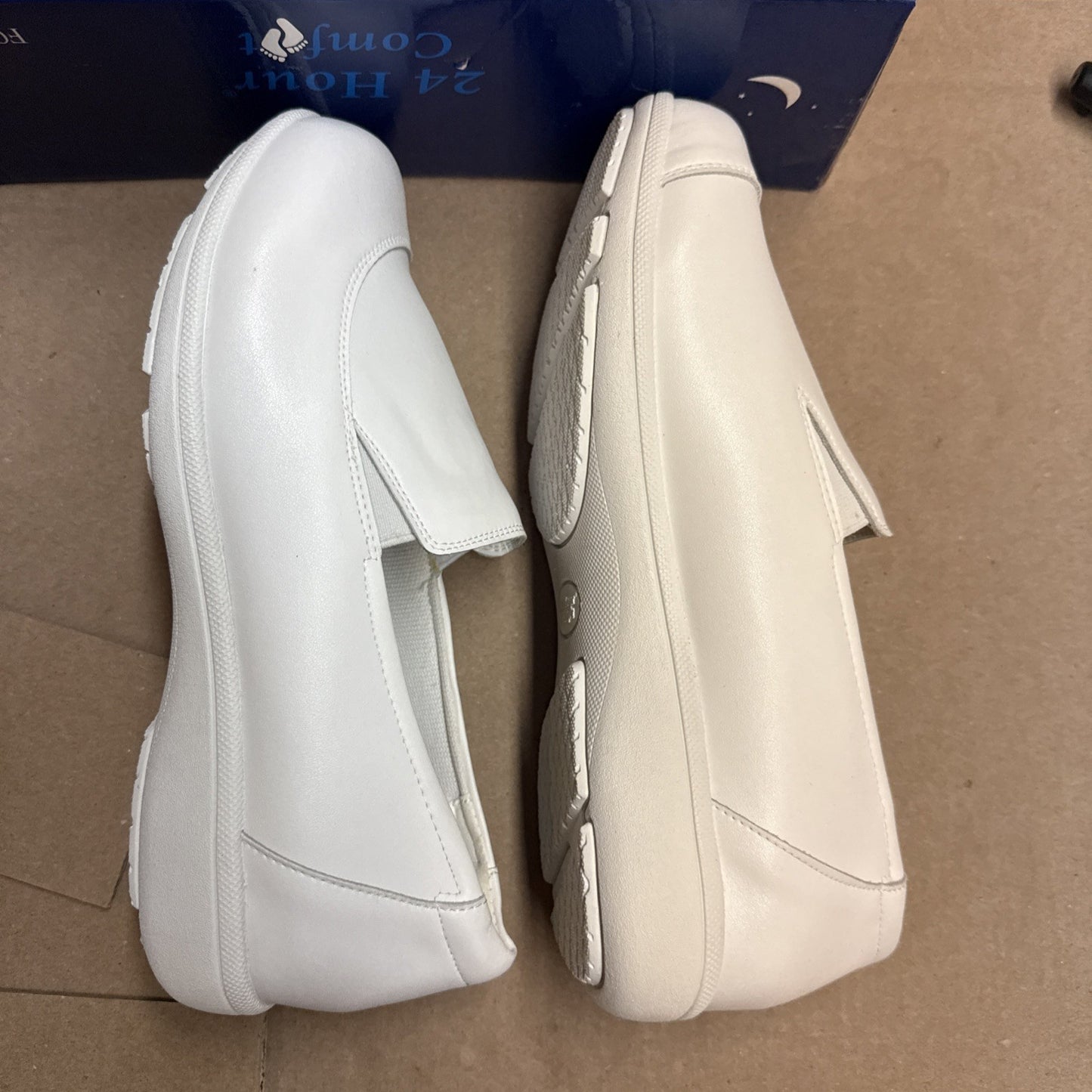 24 HOUR COMFORT Lila Women's 8.5 Wide Width Leather Slip-On Loafers Nurse