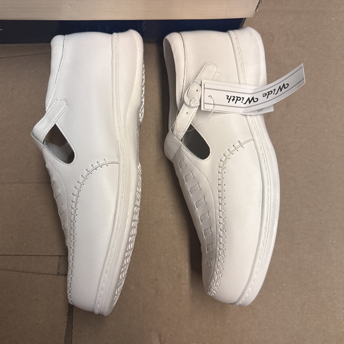 24 HOUR COMFORT Chloe Women's 10.5 WideWidth Moccasin Design Leather Shoes Nurse