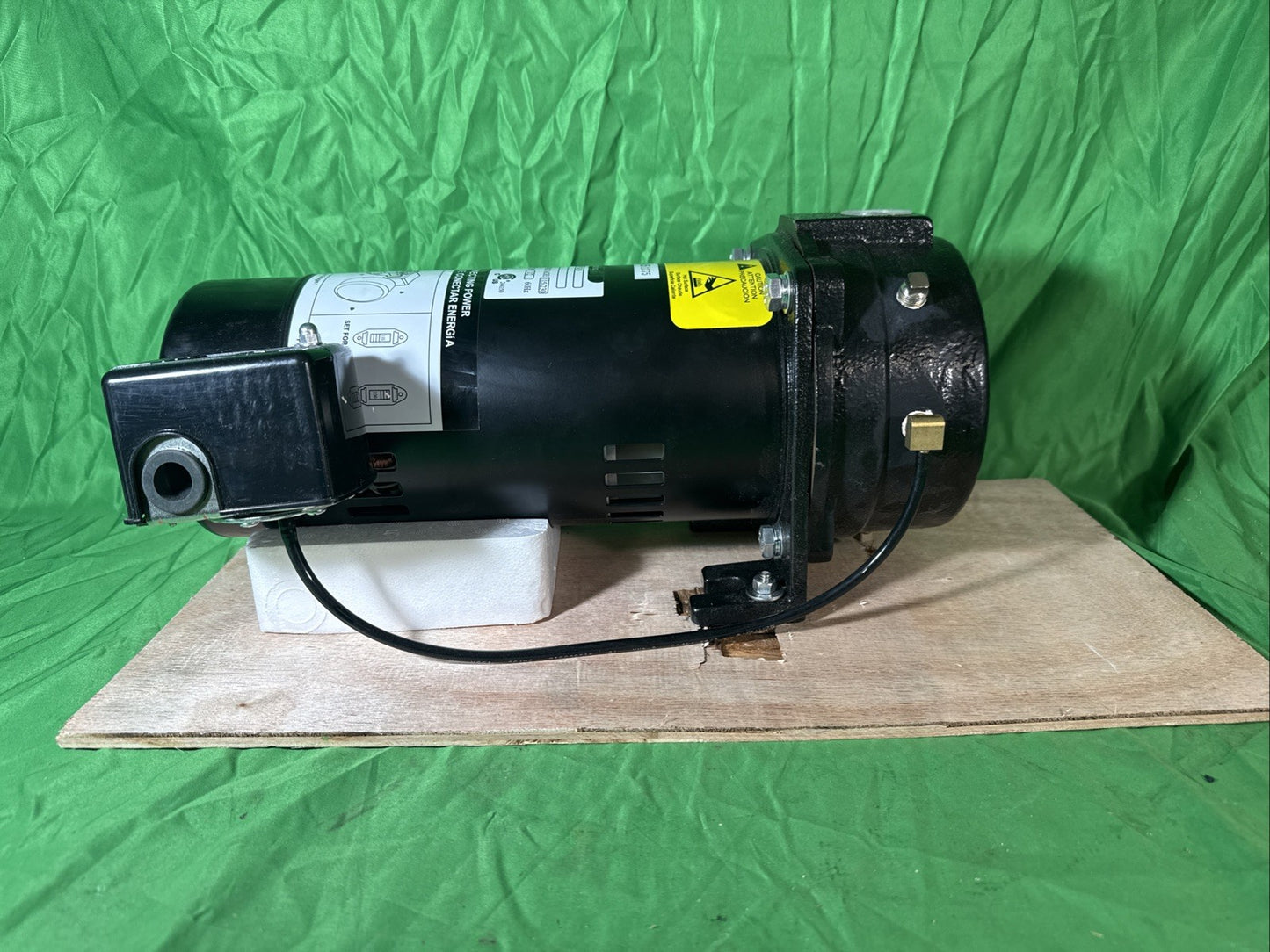 1/2 HP Convertible Deep Well Jet Pump See Pictures Small Dent Back Cover Tested
