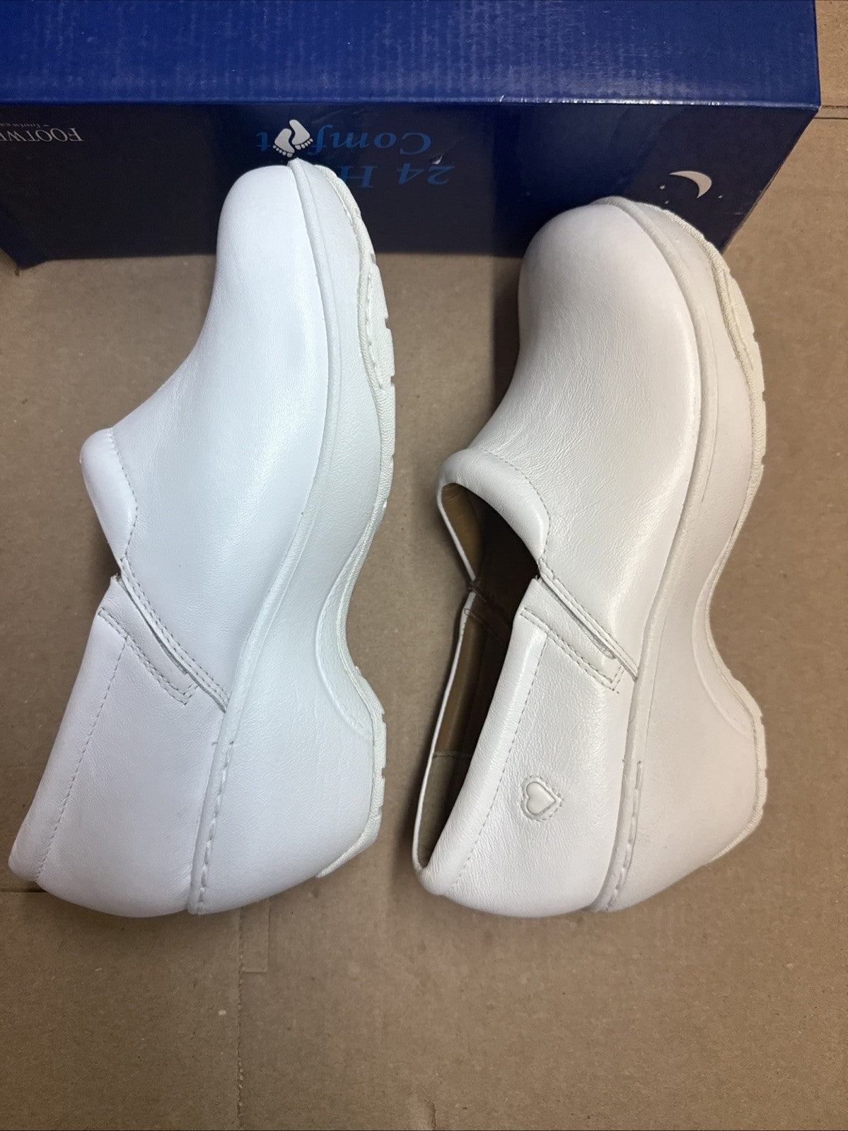 Nurse Mates Women's Bryar Slip-On Clog - White - Size 9 W