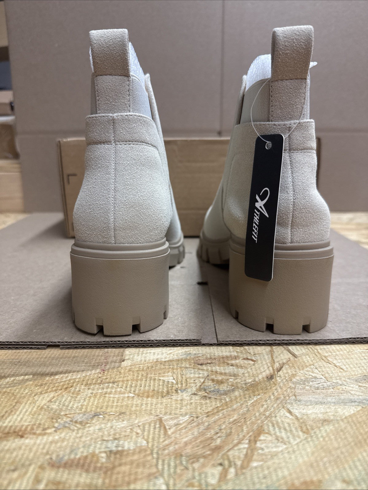 Athlefit Women's Chelsea Boots Lug Platform Chunky Heel Ankle Suede size 7.5