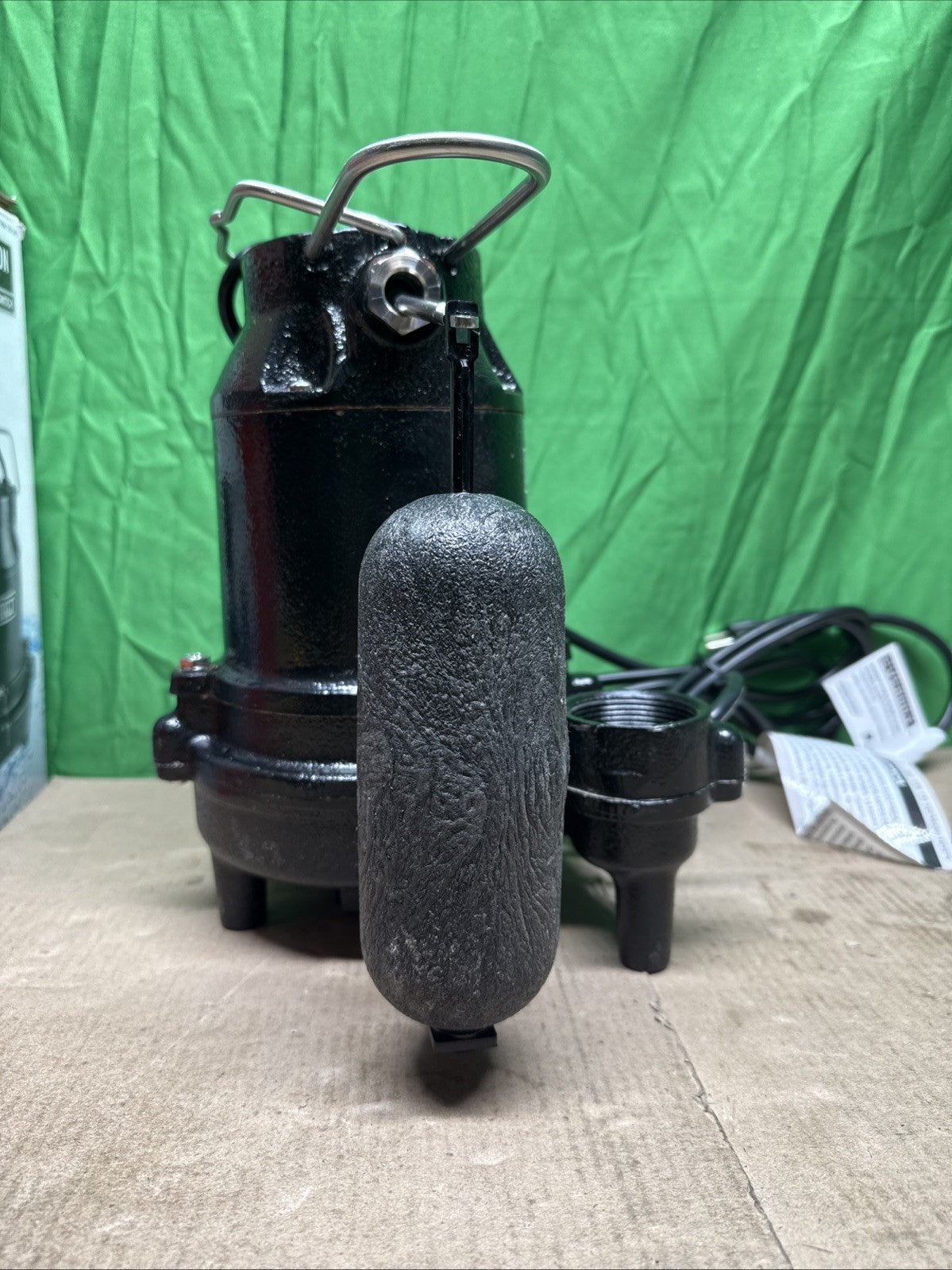 Everbilt 3/4HP Cast-Iron Pro-Grade Submersible Sump Pump 1004 120 345 HDS75