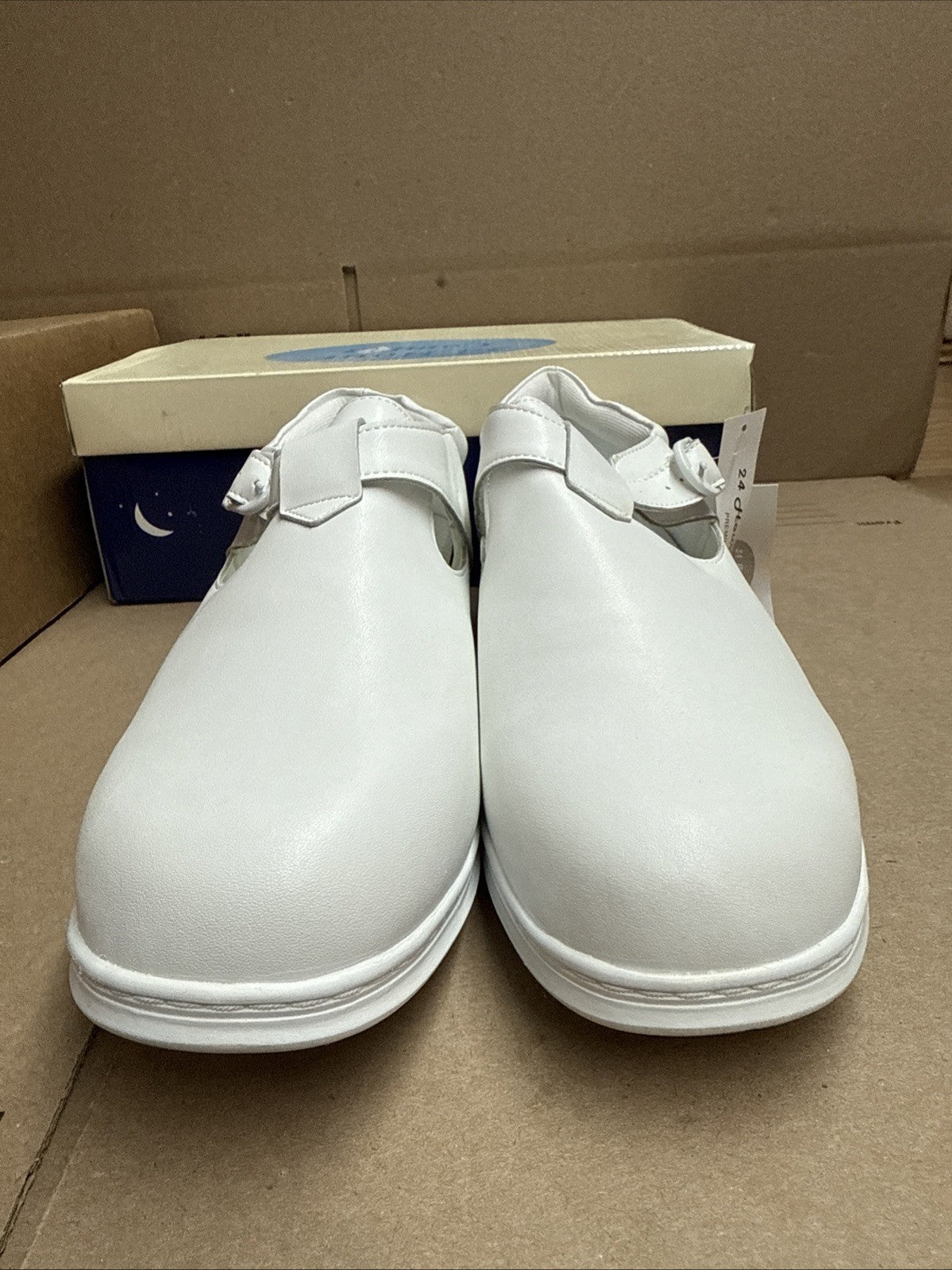 24 HOUR COMFORT Willa Women's Wide Width Leather Shoes size 12 nurse