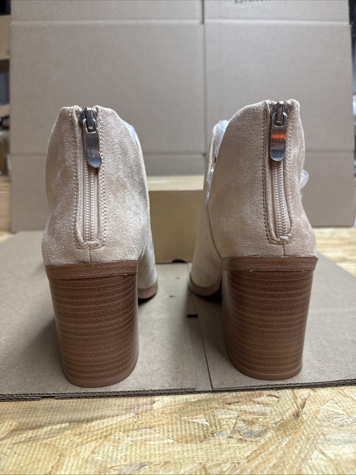 Kathemoi Women’s 7.5 slip on ankle boots cutout pointed toe chunky heel booties