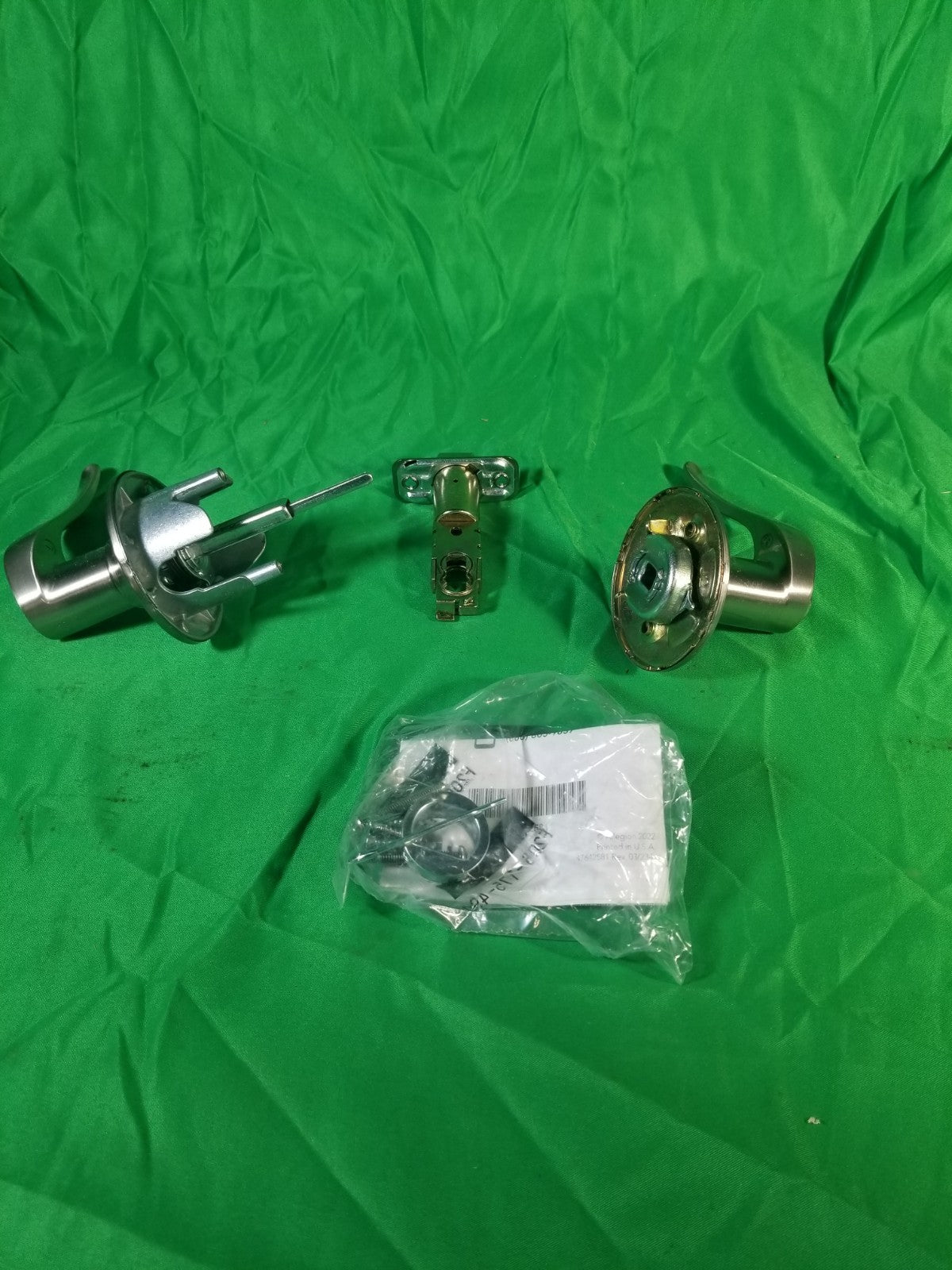 Schlage F40-SAC Sacramento Privacy Door Lever Set