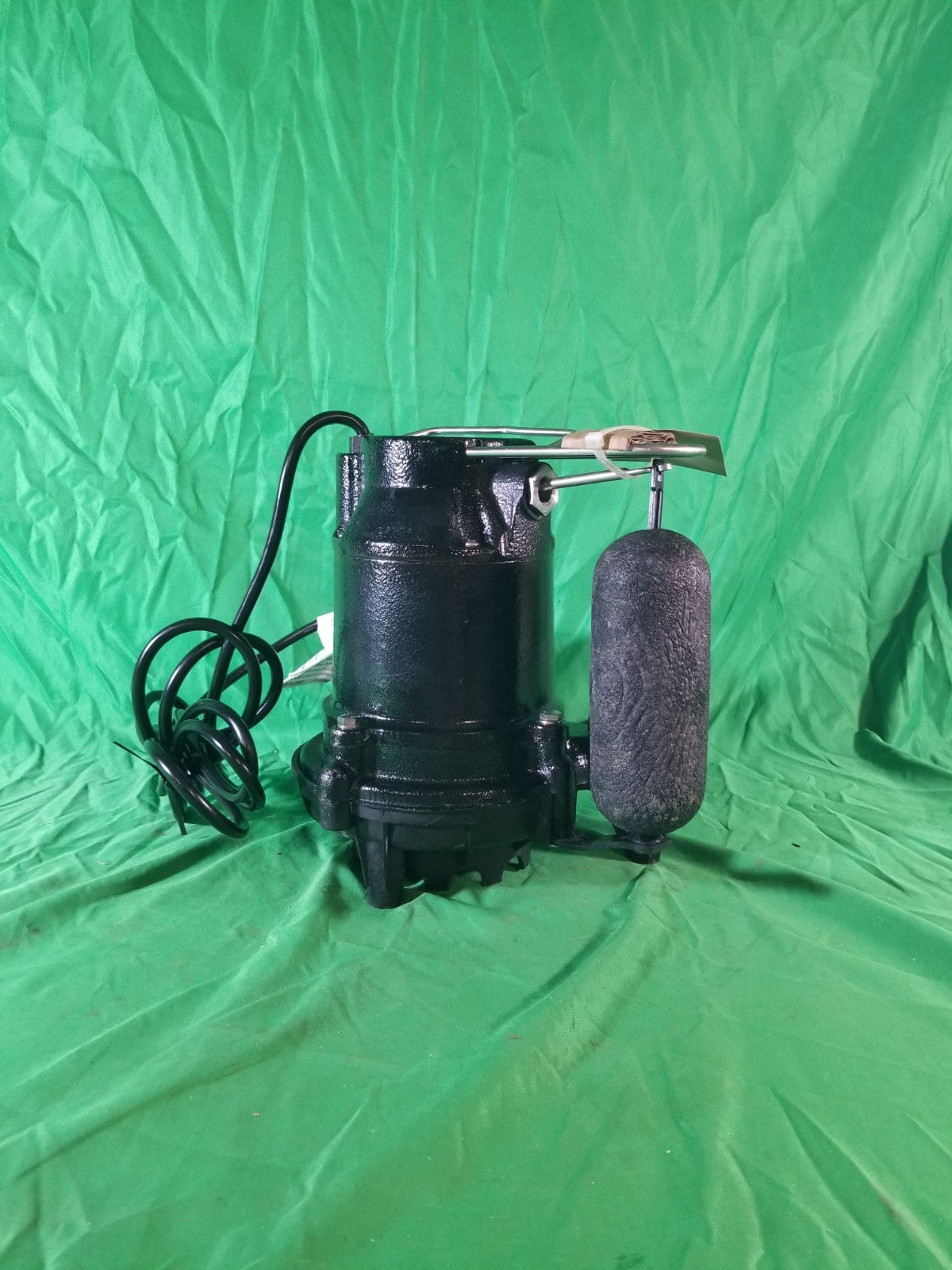 Everbilt 1/3 HP Cast Iron Submersible Sump Pump New-Open Box